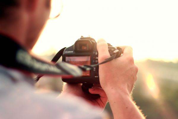 Curs postuniversitar "Foto & Video de Eveniment"